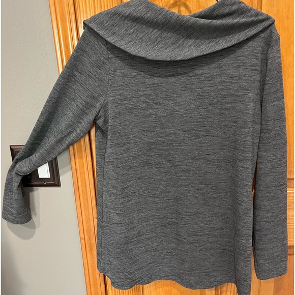 Ladies grey marled zip neck tunic top- Chico’s size 1/Medium - Picture 4 of 7